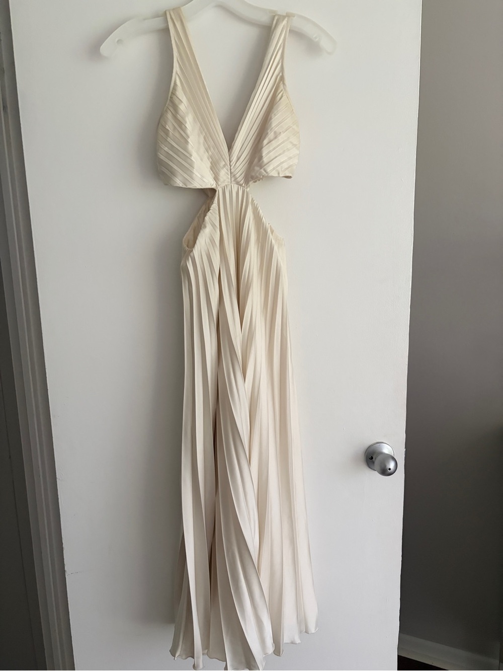 Abercrombie & Fitch Cream White Giselle Plunge Cutout Pleated Maxi Dress